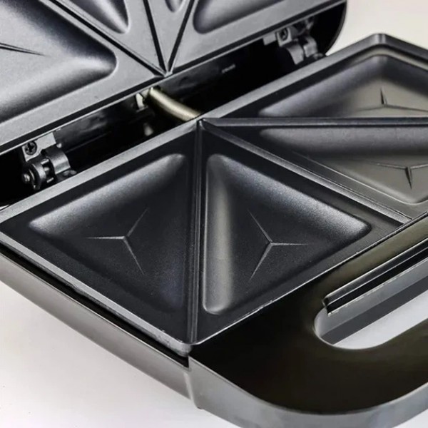 Сэндвичница Gold Diamond TK 08812, 1200 Вт, электрическая бутербродница с индикатором нагрева.